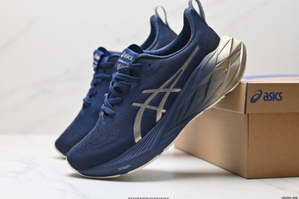 ASICS Novablast 4