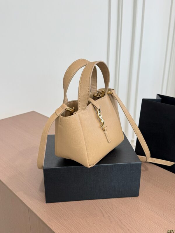Saint Laurent (YSL) Le 5 à 7 Baby Bea