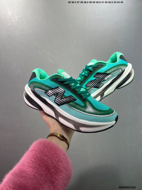 New Balance W1080